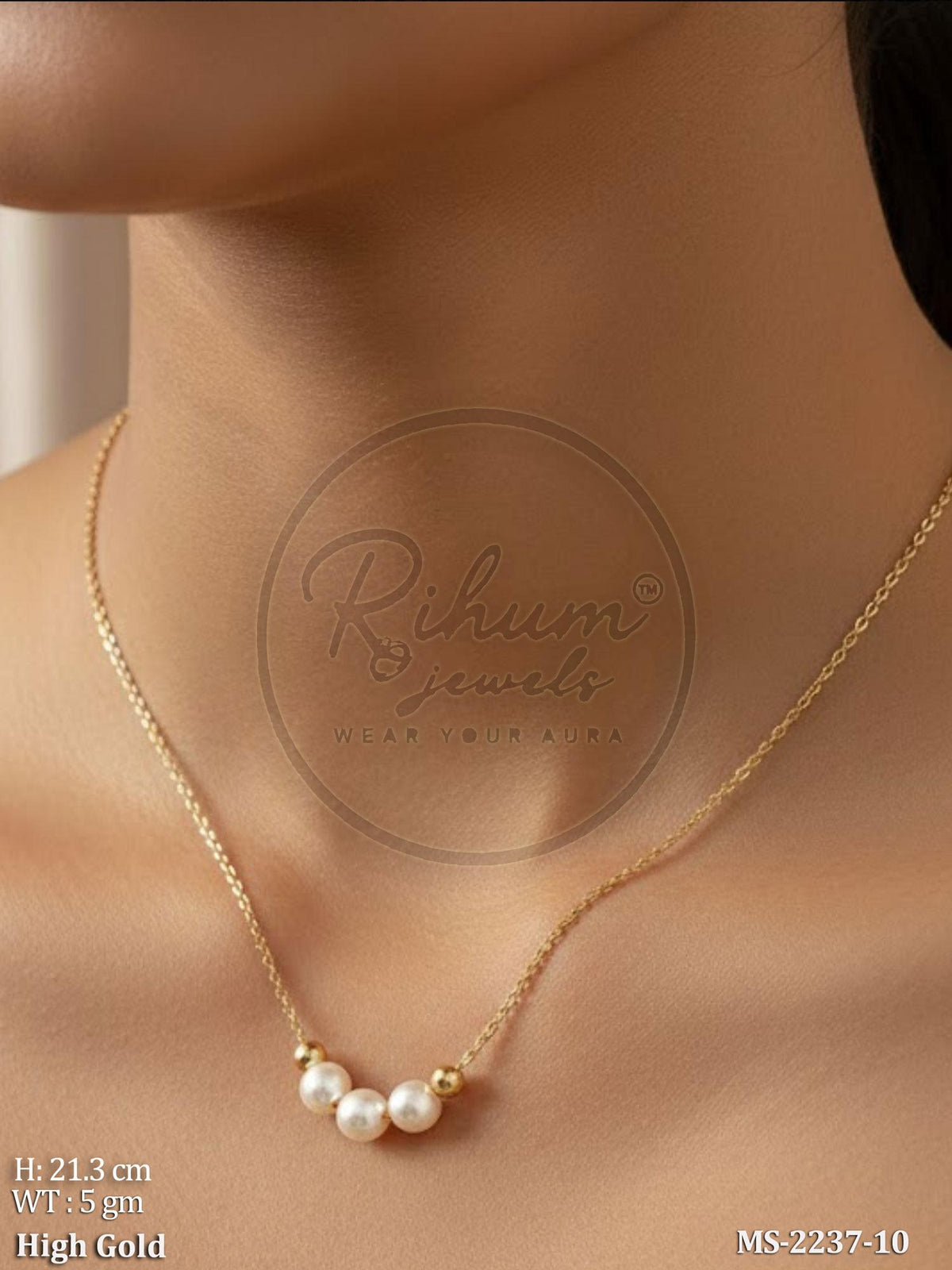 Minimalist Triple Pearl Arc Pendant Neck Chain